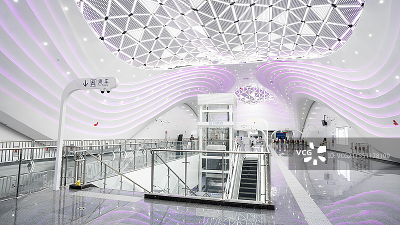 西安地铁8号线寒窑站图片素材