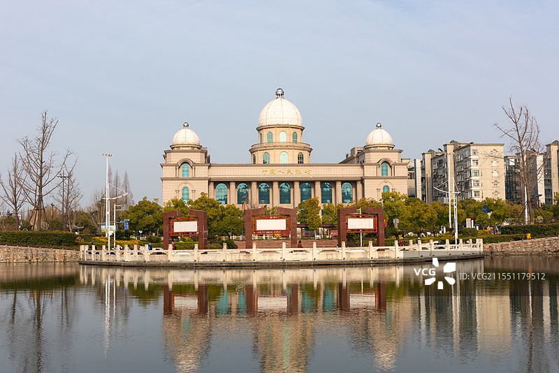 湖北襄阳南湖广场中国人民银行建筑主体图片素材