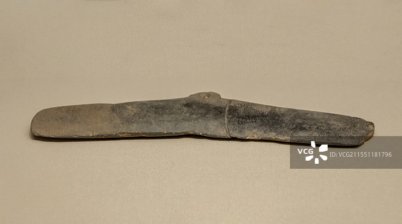 江西省博物馆“古代历史文化展”：石镰（新石器时代，1961年江西省修水县山背遗址出土）图片素材