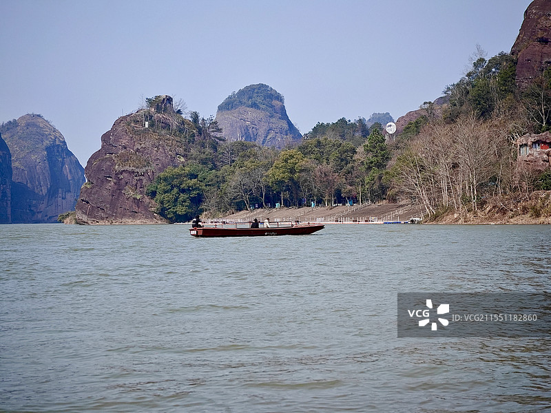 龙虎山泸溪河竹筏漂流感受两岸丹霞地貌风光图片素材