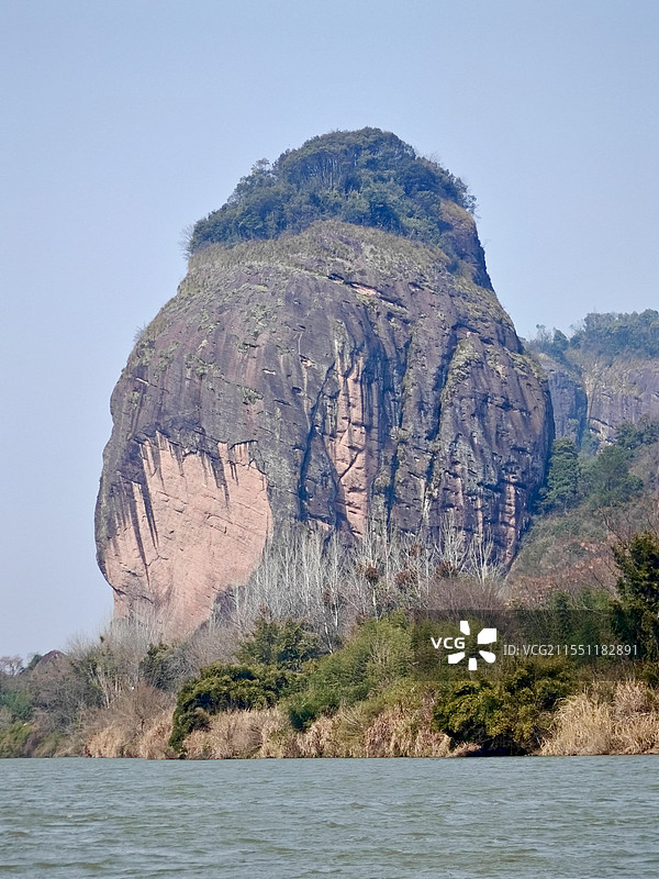龙虎山泸溪河竹筏漂流感受两岸丹霞地貌风光图片素材