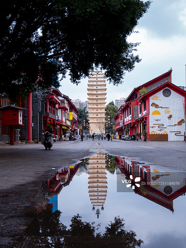 昆明东寺塔水中倒影图片素材