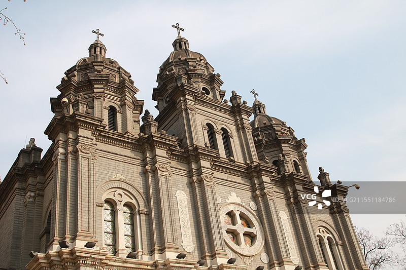 北京王府井天主教堂，又称东堂或圣若瑟堂，始建于清顺治十二年(1655年)。原属葡萄牙耶稣教会图片素材