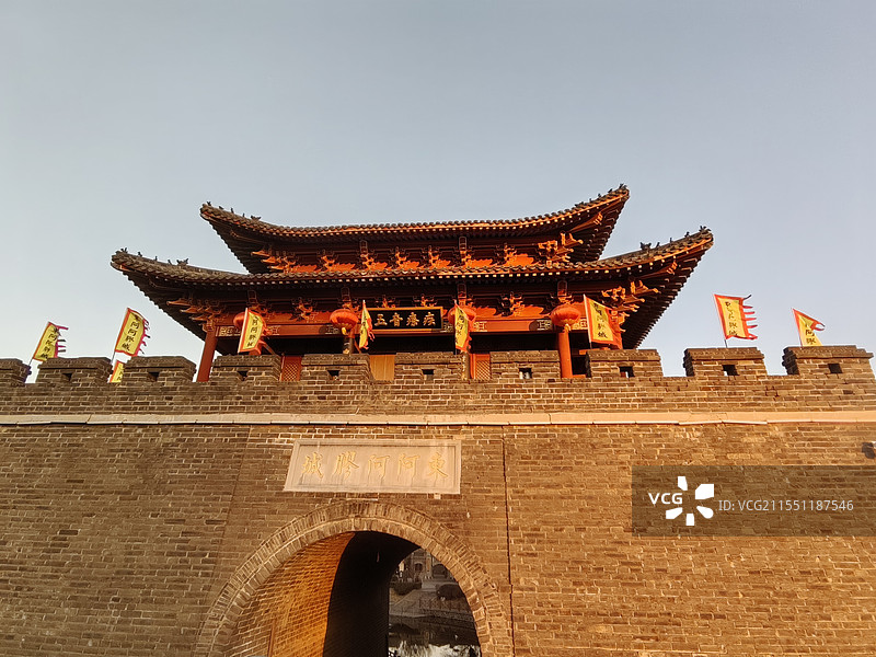 聊城市东阿阿胶城东侧朝阳映照风景图片素材