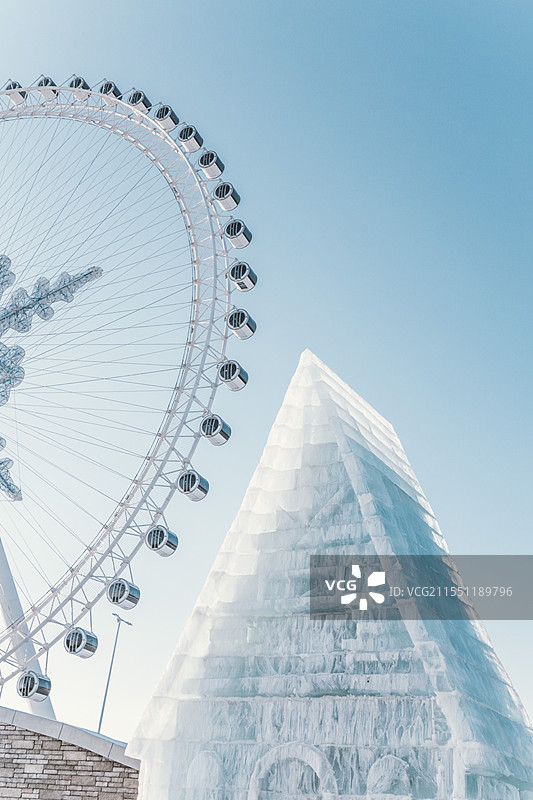 哈尔滨冰雪大世界摩天轮图片素材