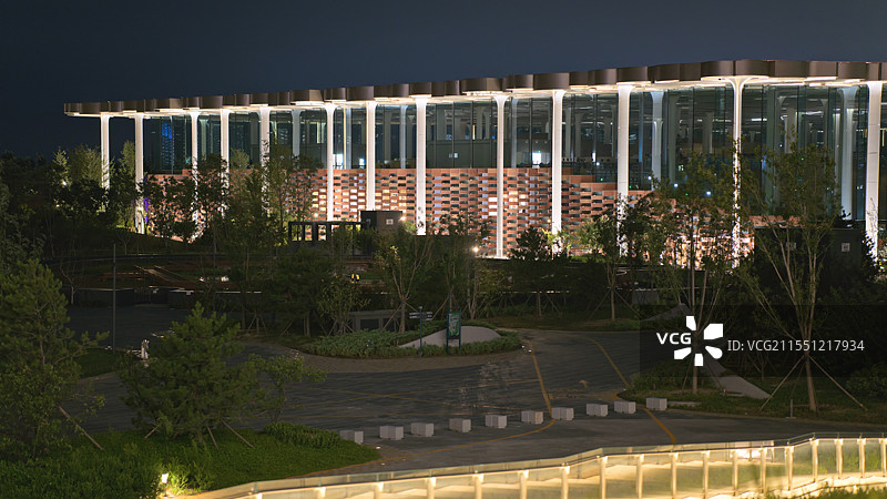 北京城市图书馆建筑外部夜景图片素材