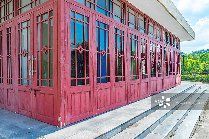 中国古代建筑拍摄主题，浙江金华东阳横店明清民居博览城著名景点，古代建筑门窗，白昼户外无人图像摄影图片素材