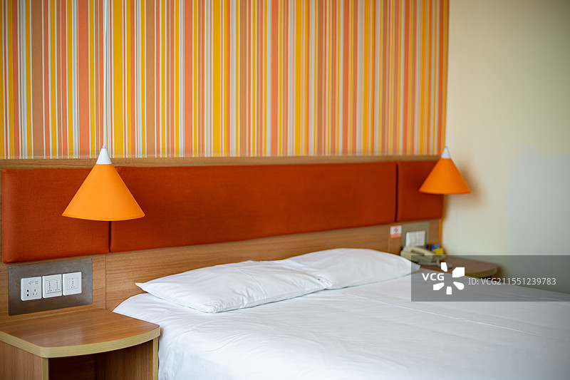 中国室内酒店宾馆招待所民宿拍摄主题，室内住宅环境和双人床，室内无人图像摄影图片素材