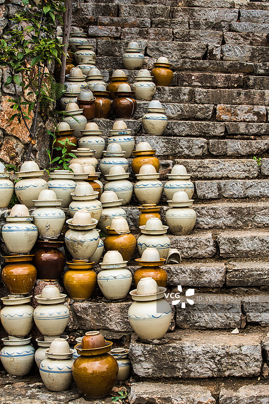 中国云南省红河哈尼族彝族自治州建水县，贝山陶庄，国家级非物质文化遗产生产性保护示范基地图片素材