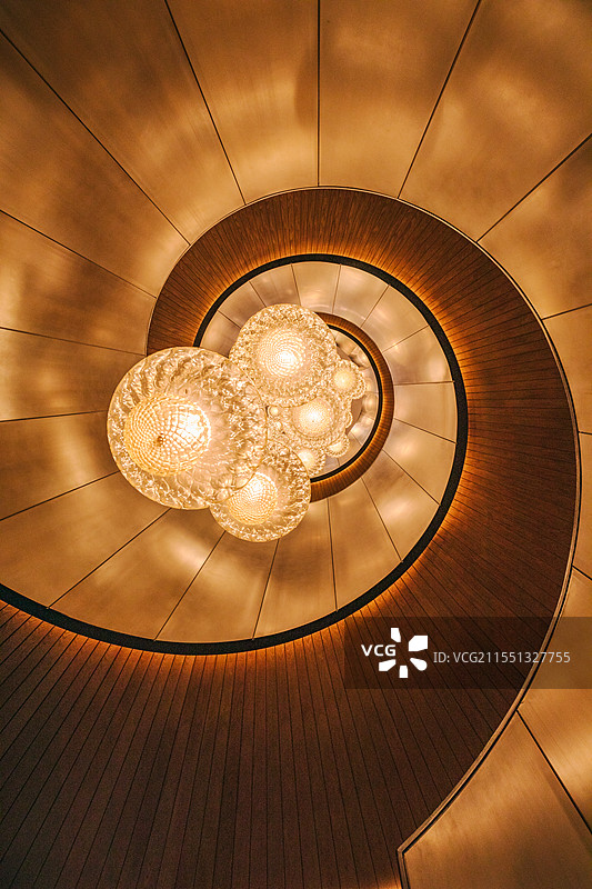 室内建筑中庭旋梯图片素材