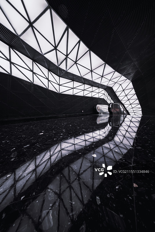 室内建筑结构中庭旋梯图片素材