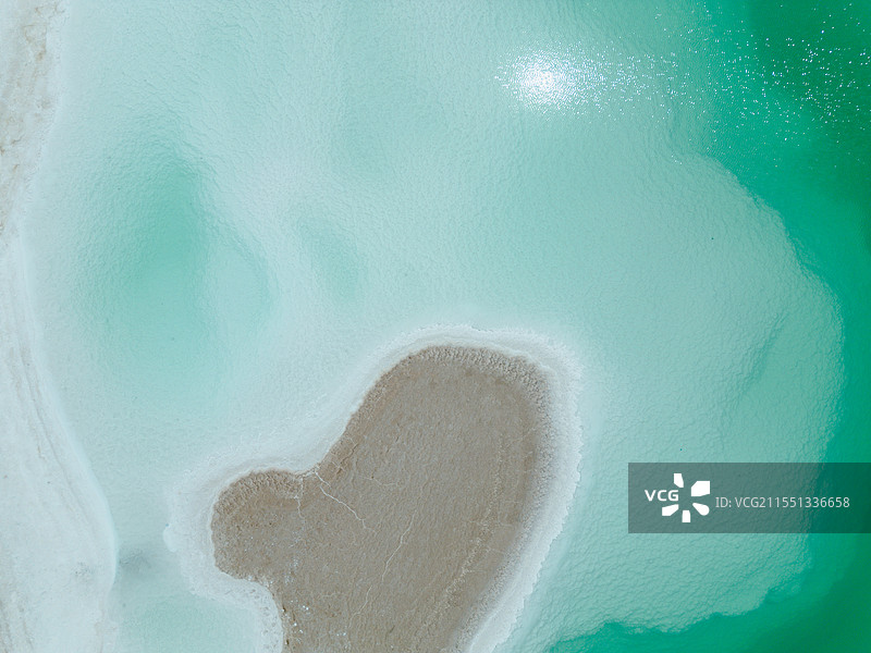 航拍青海省海西州大柴旦翡翠湖 盐湖 自然风光 航拍图图片素材