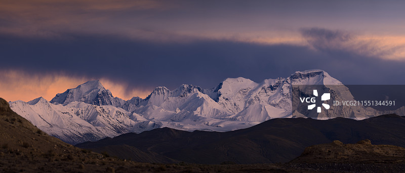 卓奥友峰日出清晨图片素材