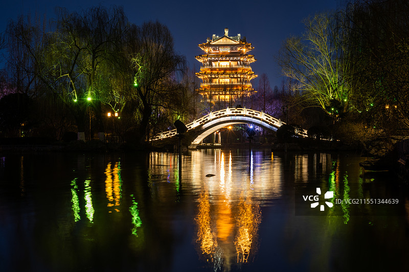 济南大明湖夜景图片素材