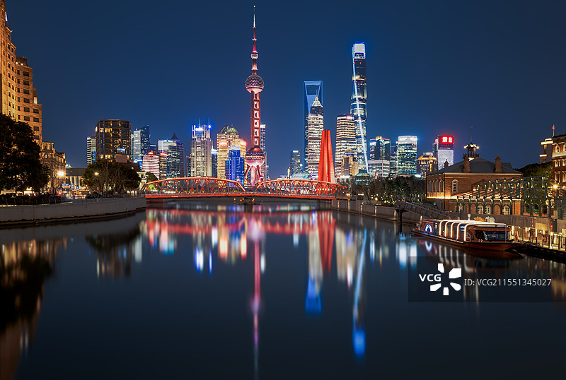 乍浦路桥远眺|外白渡桥与陆家嘴天际线图片素材