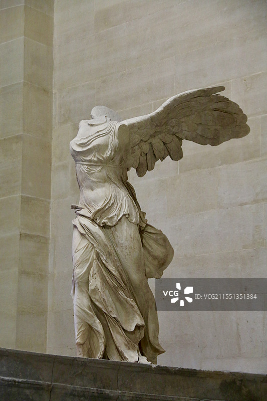 巴黎卢浮宫胜利女神像图片素材