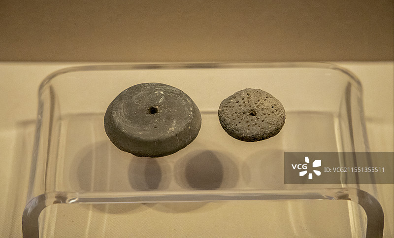 江西省博物馆“古代历史文化展”：陶纺轮（新石器时代，1991年江西省靖安县郑家坳墓葬出土）图片素材