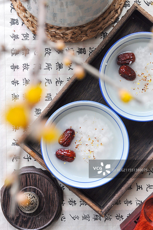 中式 元宵 红枣  汤 茶 早餐  腊梅 汤圆 甜品 下午茶 女性 健康 气血 美学 书法 美食图片素材