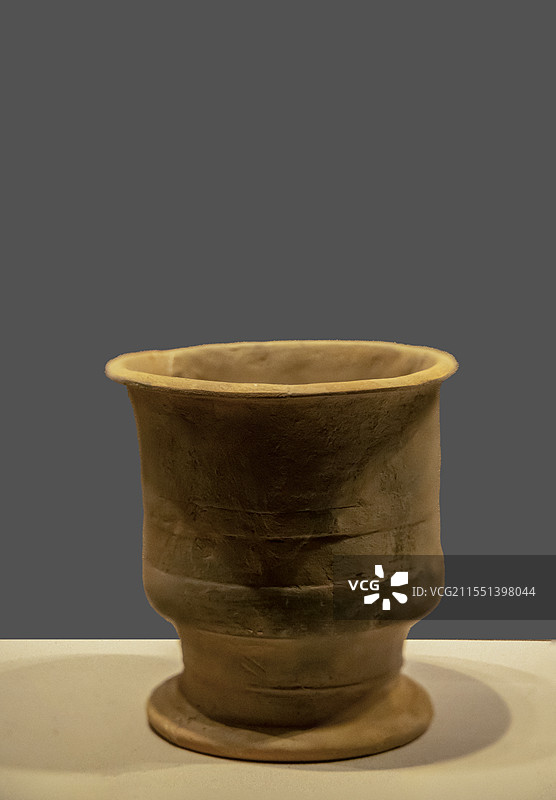江西省博物馆“古代历史文化展”：陶簋（新石器时代，江西省靖安县郑家坳墓葬出土）图片素材
