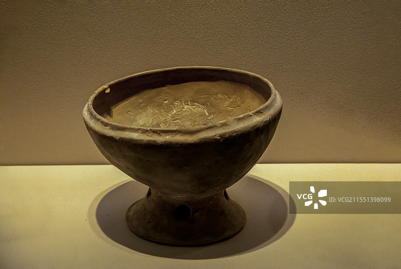 江西省博物馆“古代历史文化展”：陶簋（新石器时代，江西省新余市拾年山遗址出土）图片素材