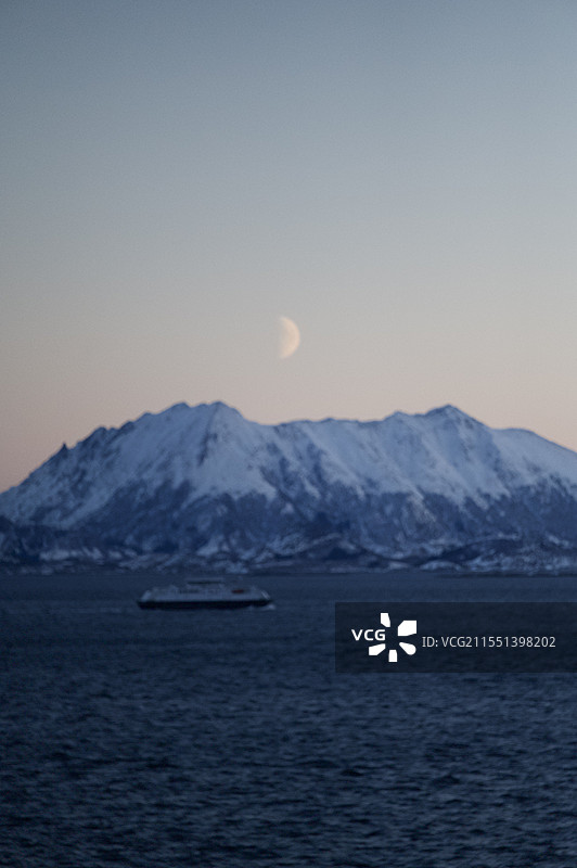 日落前的挪威峡湾图片素材