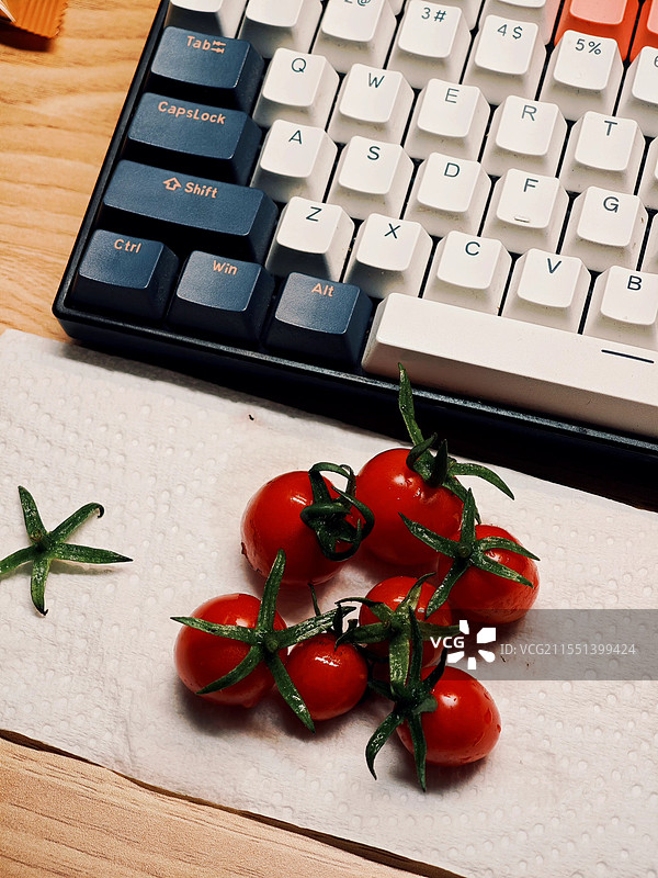 座上的小番茄图片素材