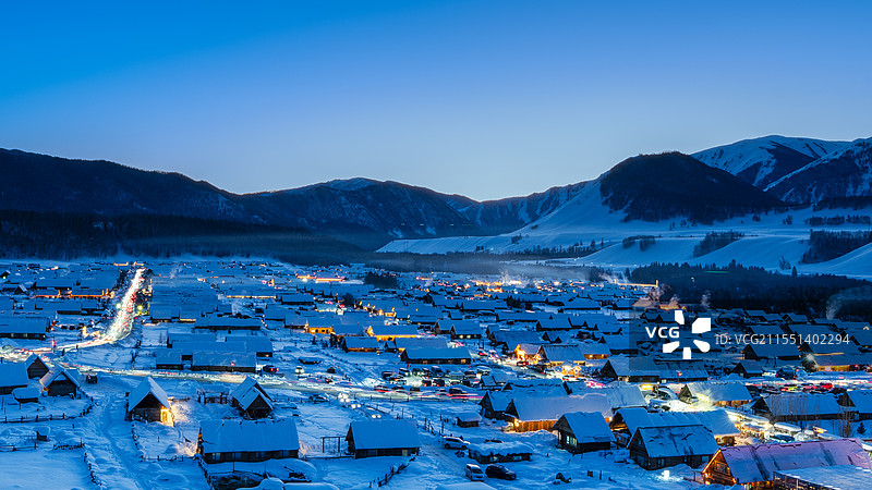 傍晚蓝调时刻新疆禾木图片素材