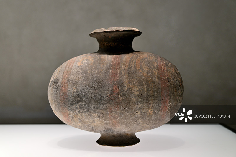 彩绘陶茧形壶，西汉，陶器，陶瓷馆，中国古代陶瓷，上海博物馆东馆图片素材