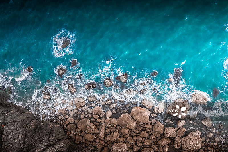 航拍海洋上的海浪图片素材