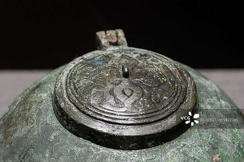 安徽宿州博物馆汉代三足鸡首铜盉图片素材