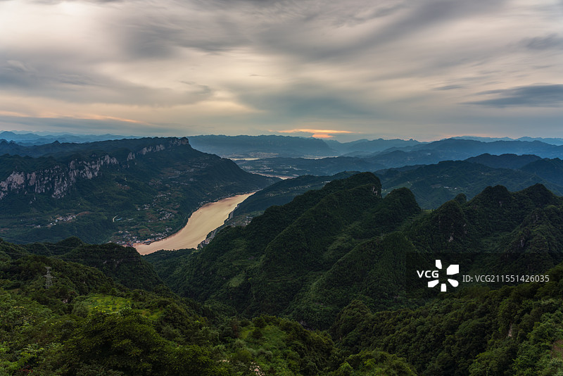 宜昌金刚山看西陵峡日落图片素材