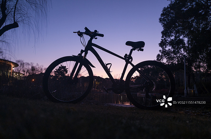 自行车蓝调剪影图片素材