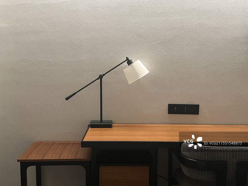 书桌极简台灯图片素材
