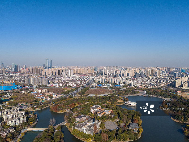 航拍江苏无锡蠡湖弯城市风光 城市天际线图片素材