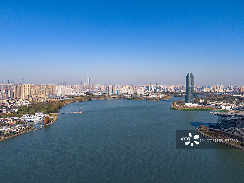 航拍江苏无锡蠡湖弯城市风光城市天际线图片素材