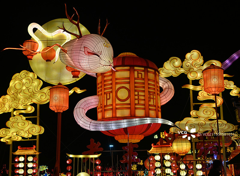 淄博玉黛湖花灯龙的形象图片素材