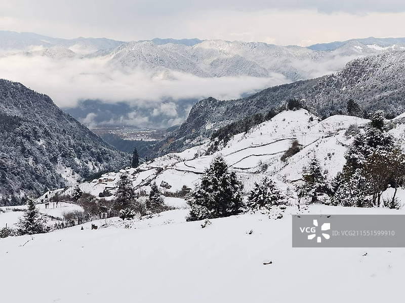 雪邦山春雪图片素材