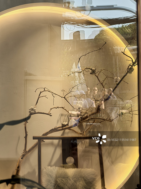 上海朱家角玻璃街道影图片素材