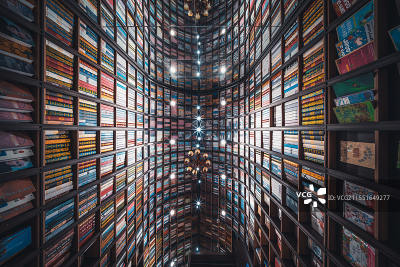 室内建筑中庭旋梯图片素材