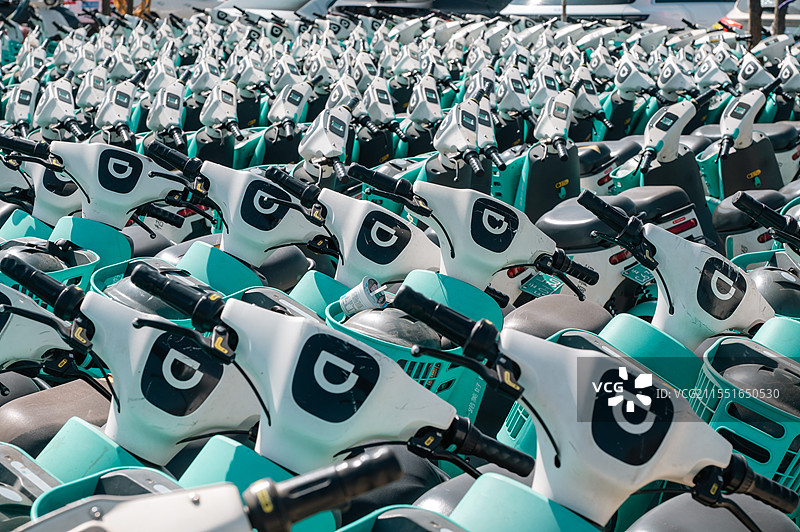 一大片的共享电动车，共享经济图片素材