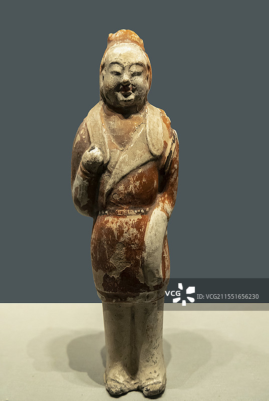 山西博物院“民族熔炉”展：负盾武士俑（北齐·河清元年，山西省寿阳县贾家庄村厍狄迴洛墓出土）图片素材