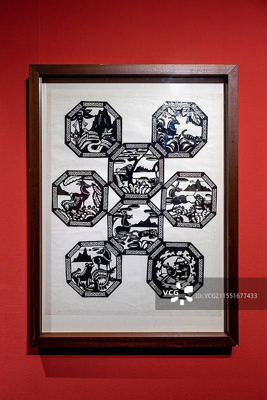 深圳美术馆民间剪纸艺术作品展图片素材