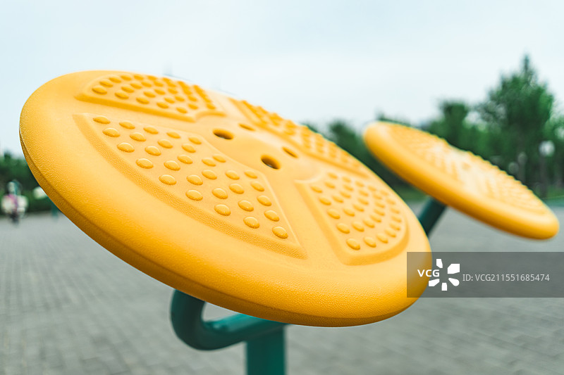 中国体育运动健身活动拍摄主题，健身活动公园的健身器械，户外无人图像摄影图片素材