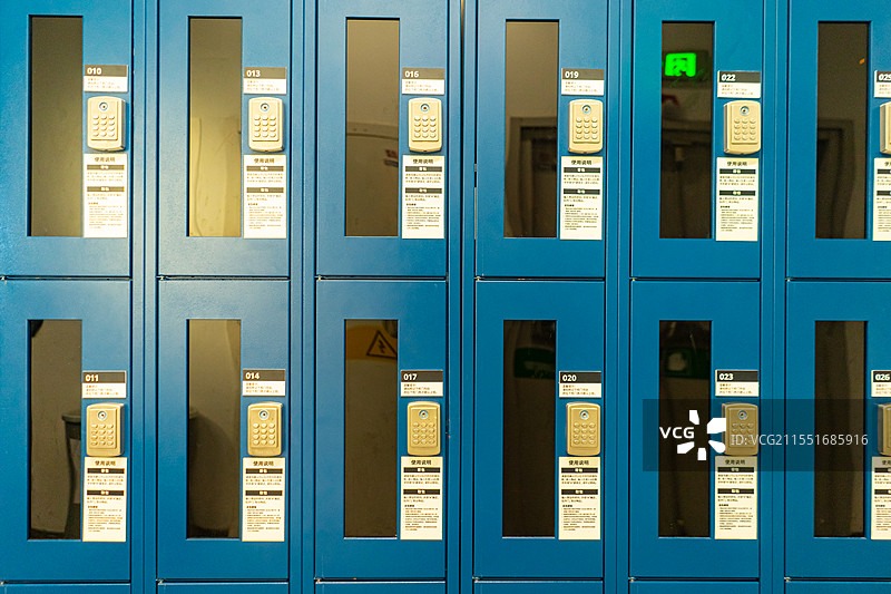 中国公共设施拍摄主题，马卡龙蓝色的储物箱设备用品，室内无人图像摄影图片素材