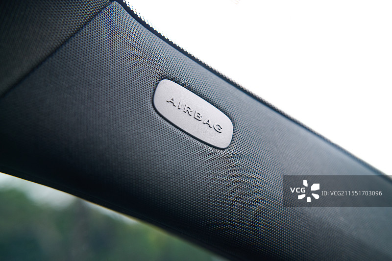 汽车A柱上安全气囊标识图片素材