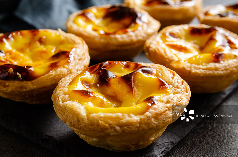新鲜出炉的葡式蛋挞图片素材