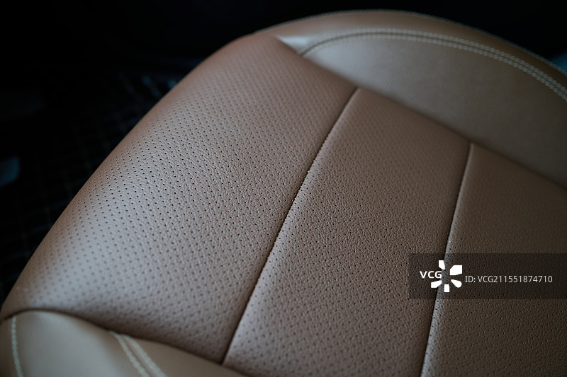 汽车打孔真皮座椅局部特写图片素材