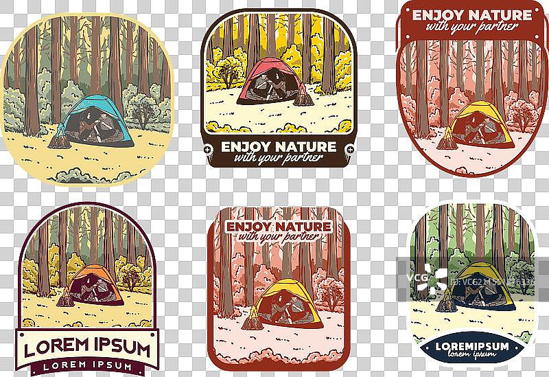 与伴侣在大自然中露营的复古户外场景图片素材