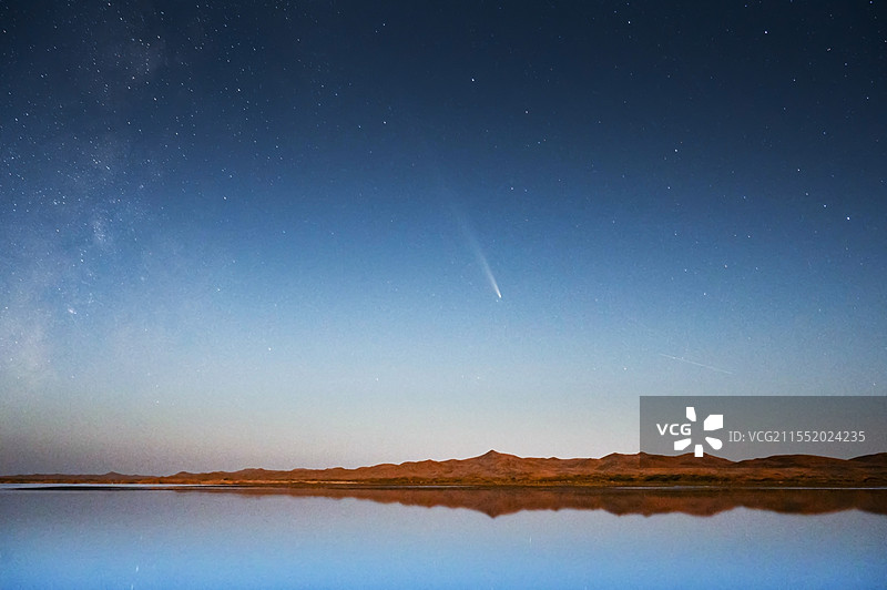 阿拉善太阳湖沙漠彗星图片素材