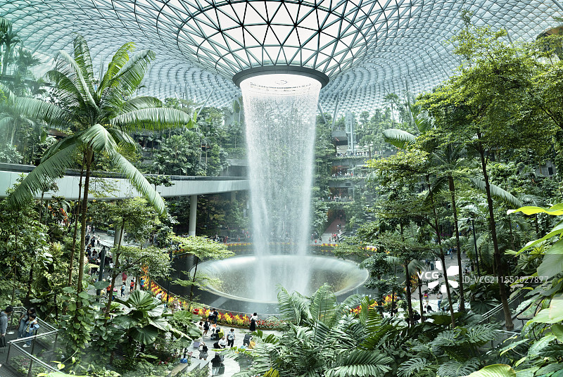 新加坡樟宜机场瀑布图片素材